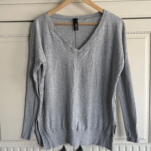 bobi Long Sleeve V-Neck Tee – Gray – Size Medium